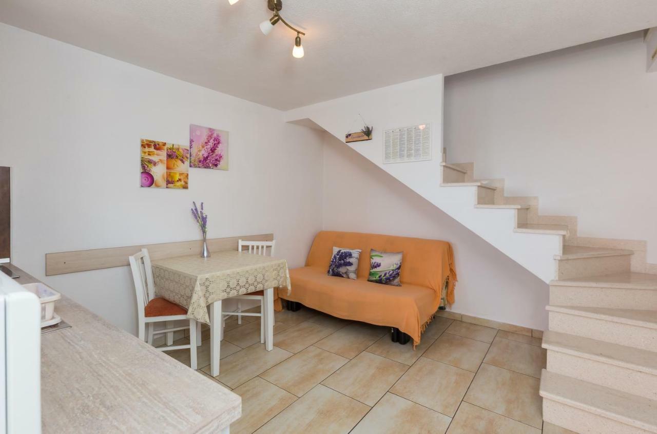 Apartma Lovro *